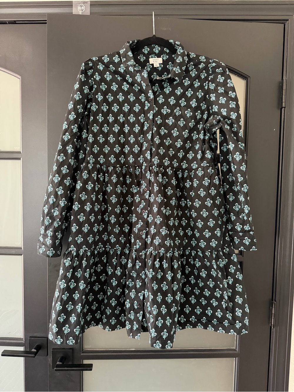 Crown & Ivy Long Sleeve Tiered Black Floral Pattern Dress Size Large